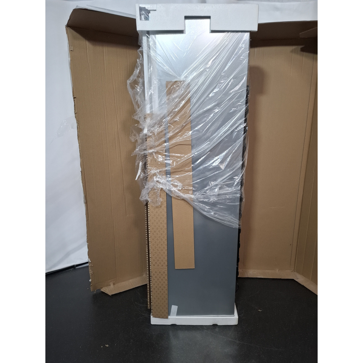 Холодильник Indesit IBD 18, белый