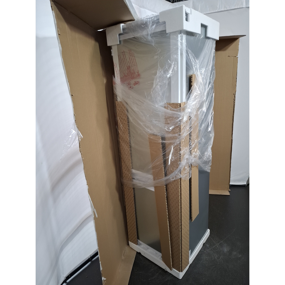 Холодильник Indesit IBD 18, белый