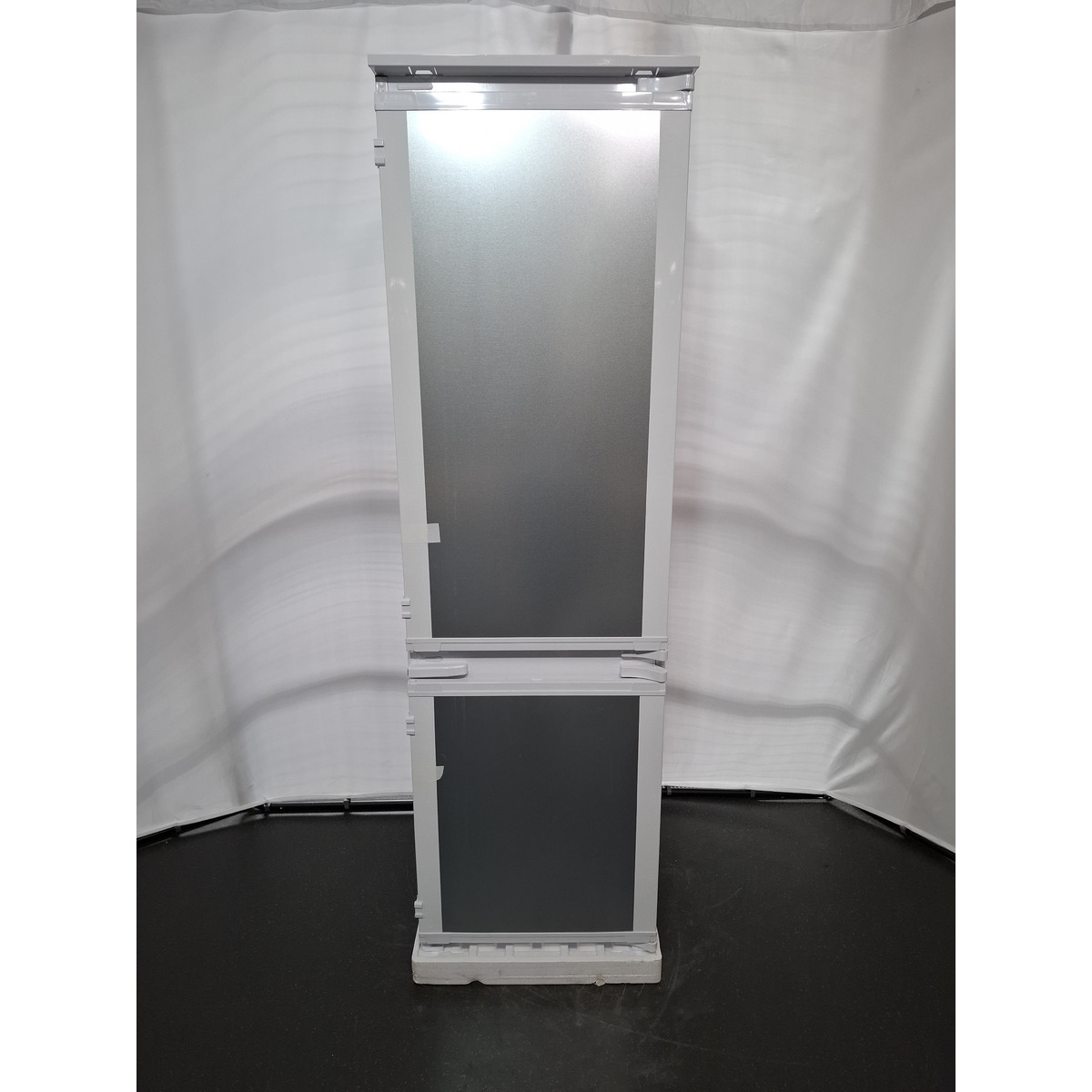 Холодильник Indesit IBD 18, белый