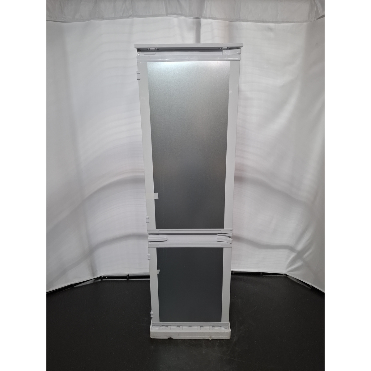 Холодильник Indesit IBD 18, белый