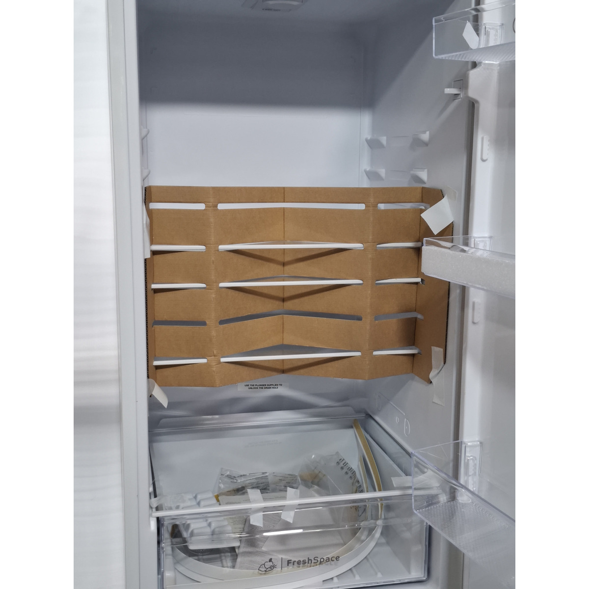 Холодильник Indesit IBD 18, белый