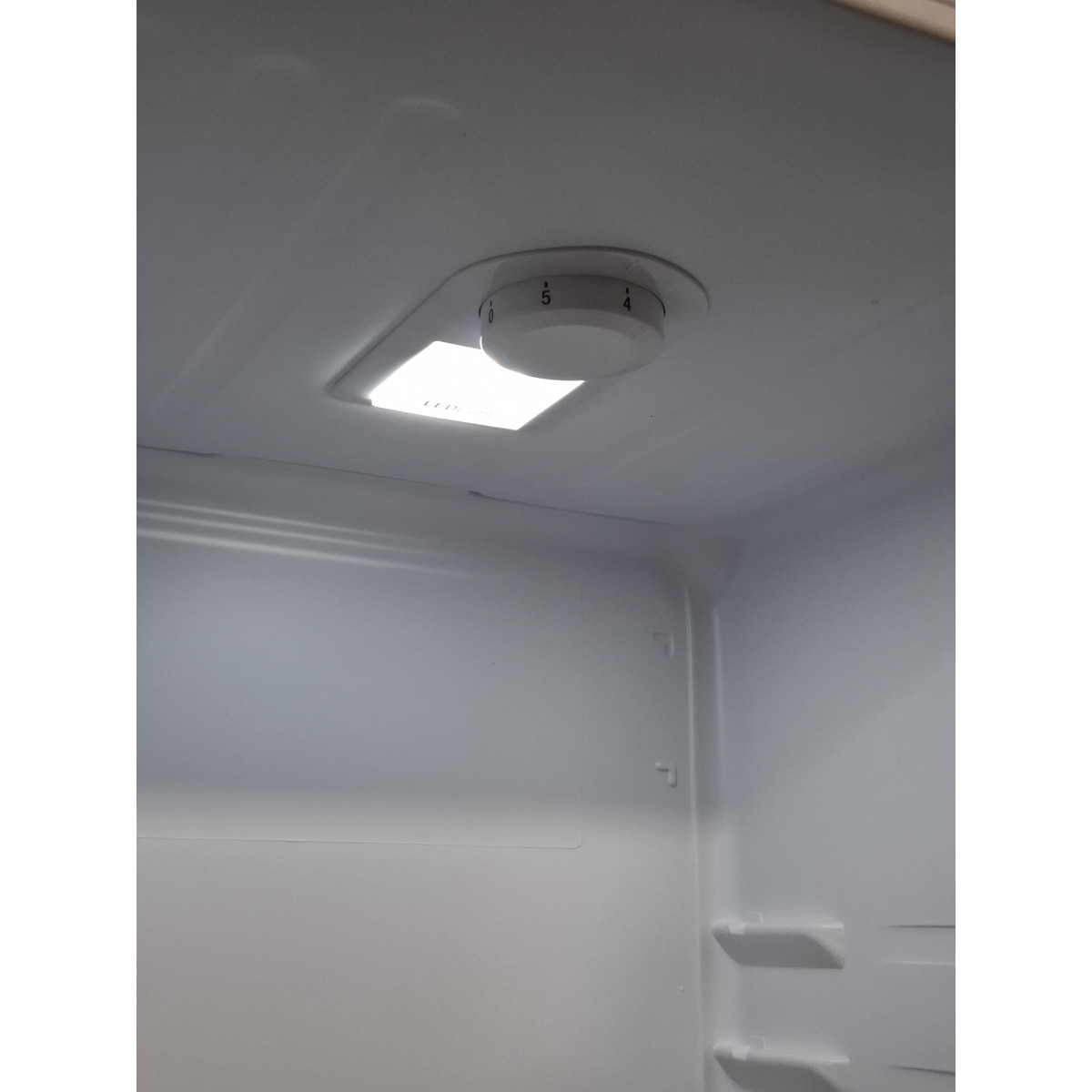Холодильник Indesit IBD 18, белый