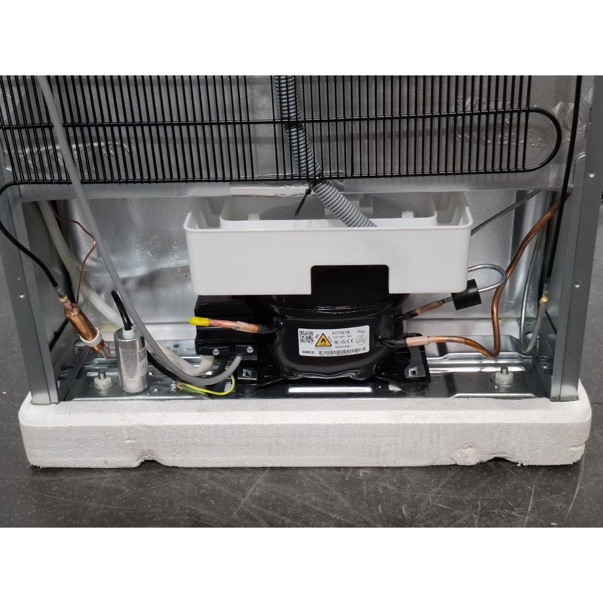 Холодильник Indesit IBD 18, белый