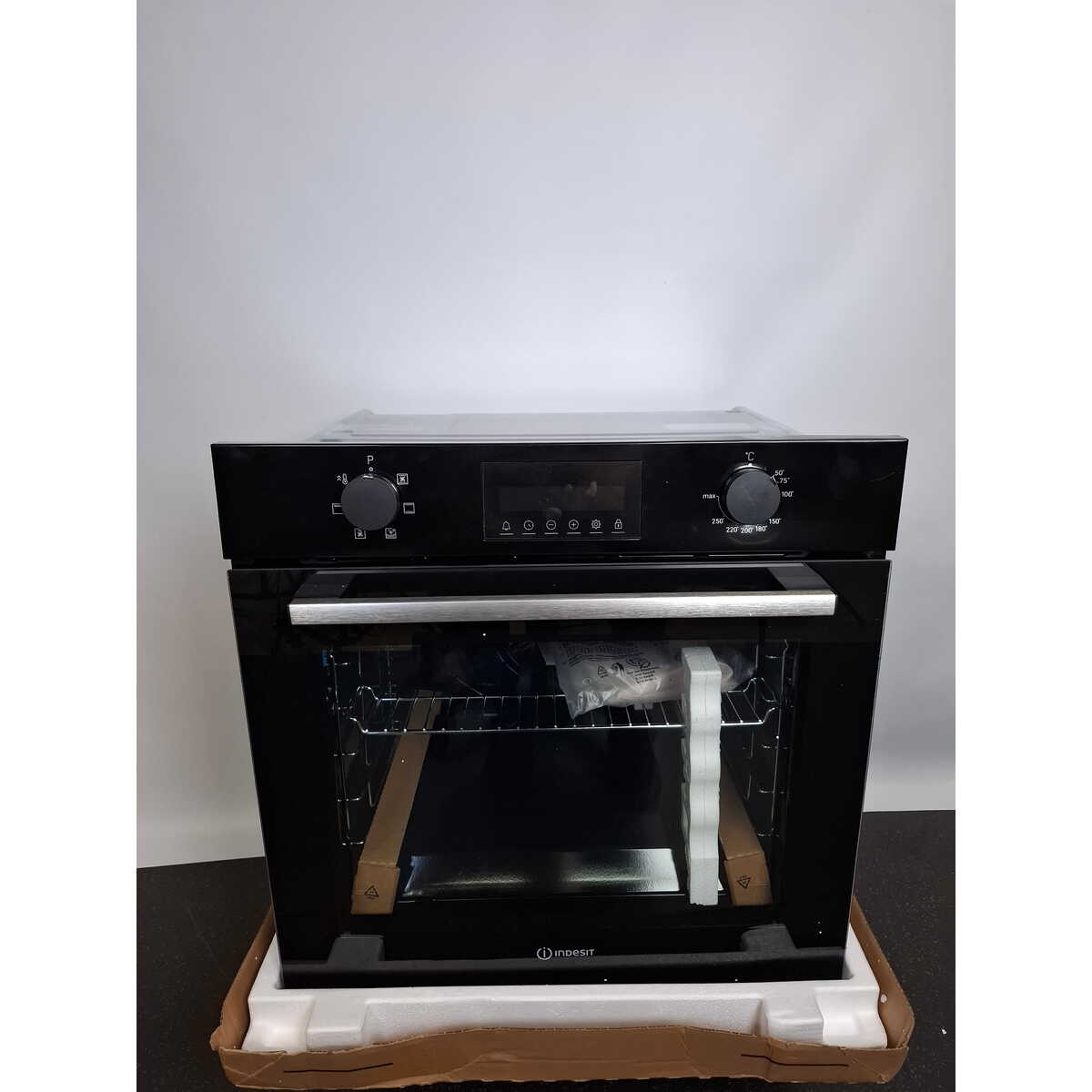 Духовой шкаф Indesit IFE 3644 BL, черный