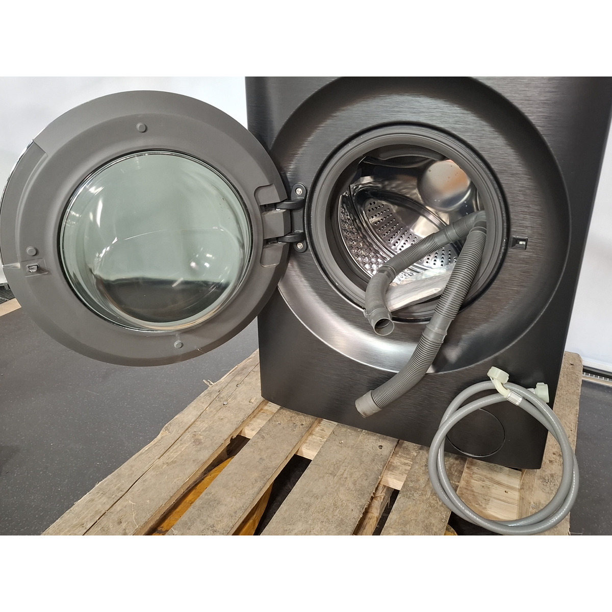 Стиральная машина LEX LWM10714LuxIDD, черный