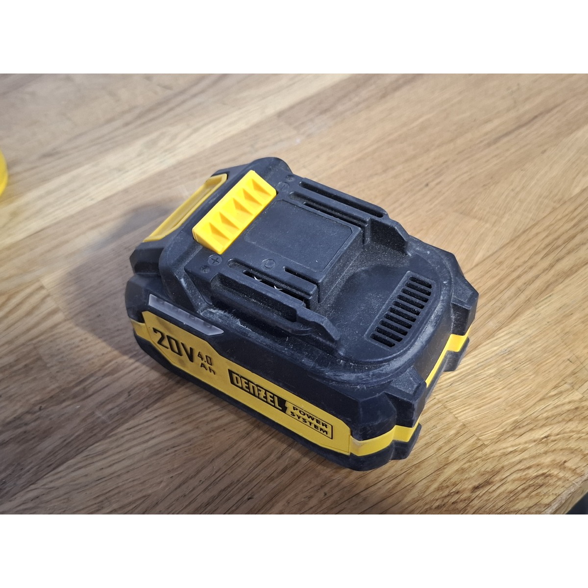 Винтоверт Denzel CIDH-BL-20-270 (Цвет: Yellow / Black)