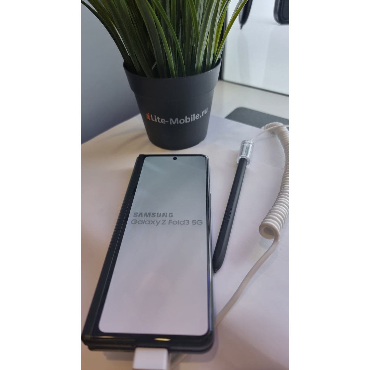 Смартфон Samsung Galaxy Z Fold3 12 / 512Gb (Цвет: Phantom Black)