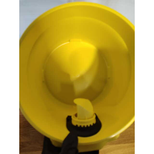 Строительный пылесос Karcher WD 2 Plus V-12 / 4 / 18 (Цвет: Yellow)