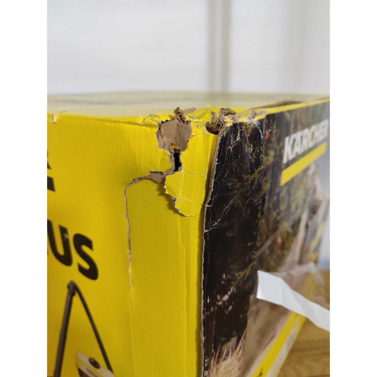 Строительный пылесос Karcher WD 2 Plus V-12 / 4 / 18 (Цвет: Yellow)