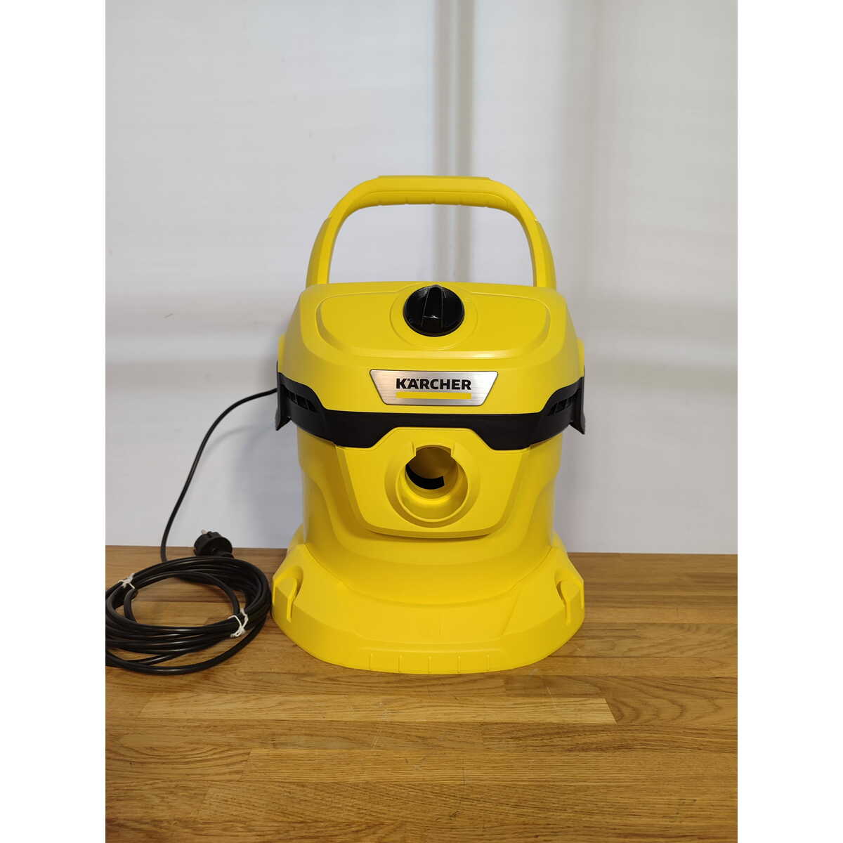 Строительный пылесос Karcher WD 2 Plus V-12 / 4 / 18 (Цвет: Yellow)
