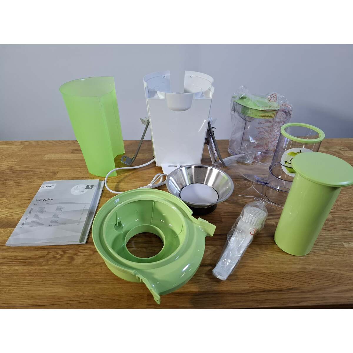 Соковыжималка центробежная Bosch MES25G0 (Цвет: White / Green)
